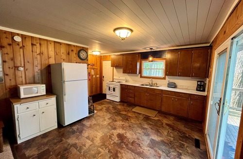 Vineland Cabin | Lakefront Cabin on Mille Lacs: Dock, Sandy Beach, Casino & Boat Launch nearby!