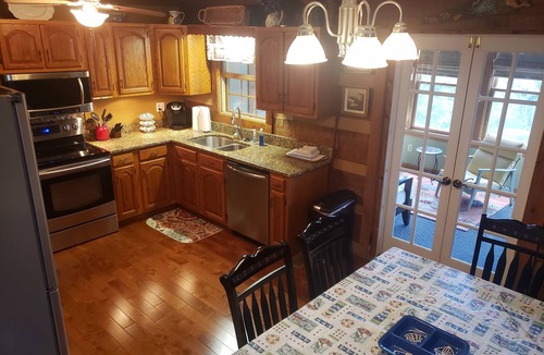 Dandridge Cabin | LakeFront Cabin Private Dock wk in July avail nr Smoky Mtn ez access from I-40