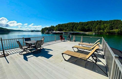 Big Creek House | Lakefront Cabin Sleeps 14 - 2 Level Dock - Sun Deck