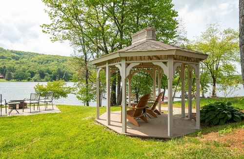 McHenry Cabin | Lakefront Cabin Suite 4-Hot Tub, Full Kitchen