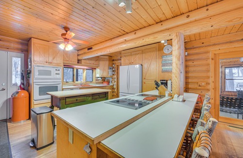 Webster Cottage | Lakefront Cabin w/Sauna & Dock in Webster!
