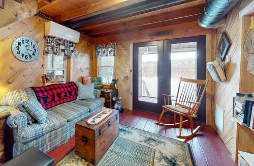 Oquossoc Cabin | Lakefront cabin with screened porch, woodstove, & water access - dog-friendly