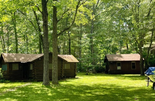 Brookfield Cabin | Lakefront cabins for family and friend gatherings
