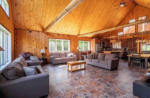 Saint-Raymond Cabin | Lakefront Chalet with Outdoor Kitchen and Hot Tub