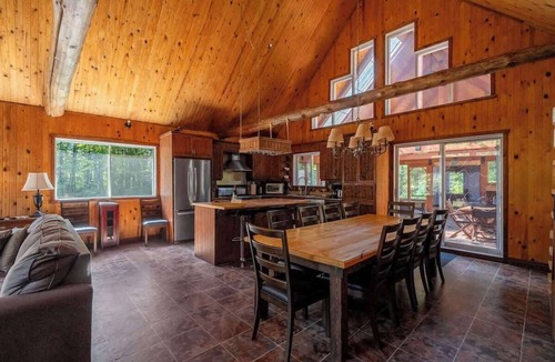 Saint-Raymond Cabin | Lakefront Chalet with Outdoor Kitchen and Hot Tub