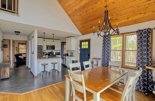 Athens Ski Chalet | Lakefront Chalet with Private Dock