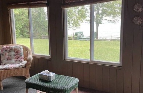 Applegate House | Lakefront Cottage with 100ft Private Sandy Beach!