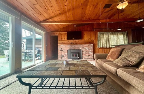 Applegate House | Lakefront Cottage with 100ft Private Sandy Beach!