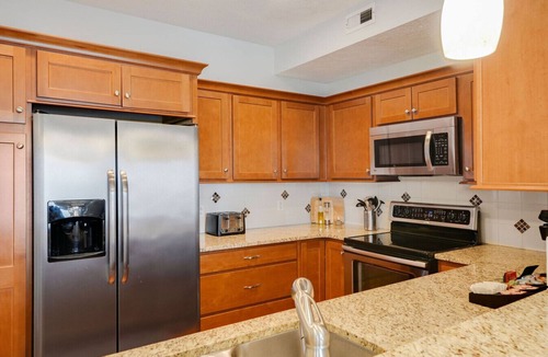 Geneva-on-the-Lake Apartment | Lakefront Condo, Balcony, Pool, Beach, Wineries