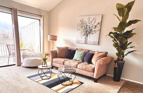 Osage Beach Apartment | Lakefront Condo Escape Private Deck 3 Pools