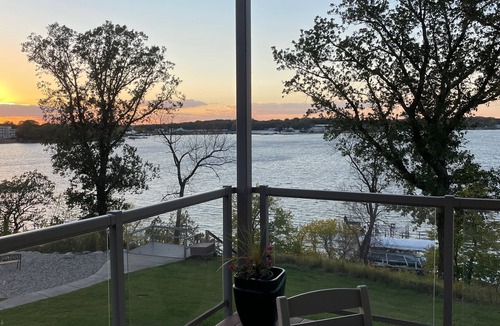 Arnolds Park Condo | Lakefront Condo - Family Friendly/FREE HOIST