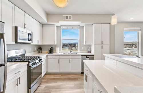 Sparks Condo | Lakefront Condo w/Jacuzzi, Rooftop near Mall, Casino, Theater w/City Views