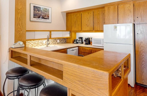 Chelan Condo | Lakefront condo with amazing views, pool, hot tub, beach access, and fireplace