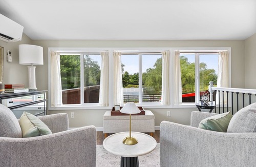 Middletown Cottage | Lakefront Cottage 10 min to Legoland Farmstay