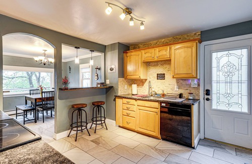 Forest Grove Cottage | Lakefront Cottage 2 Mi to Palladium in Worcester!