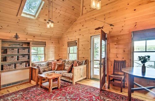 Oxford House | Lakefront Cottage: Boat Dock, Patio & Kayaks!