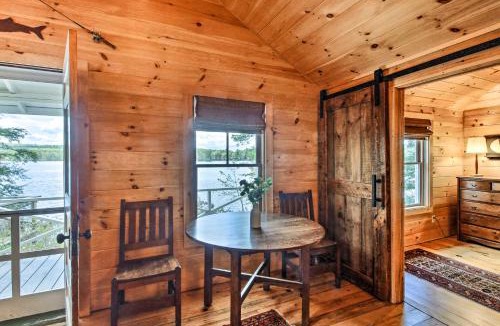 Oxford House | Lakefront Cottage: Boat Dock, Patio & Kayaks!