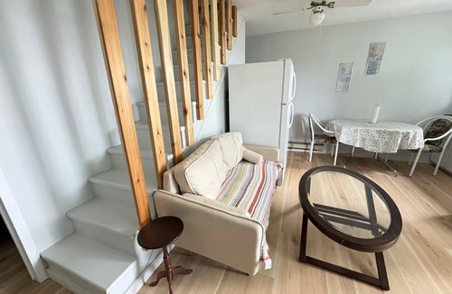 Wellington Cottage | LAKEFRONT COTTAGE #3- Less than 30 minutes to Sandbanks! Fishing and boating