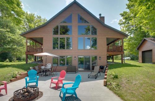 Iron River House | Lakefront Cottage in Iron River: 3 Mi to Skiing!