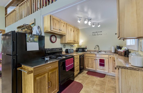 Mountain Rest Cottage | Lakefront Cottage on Serene Lake Becky
