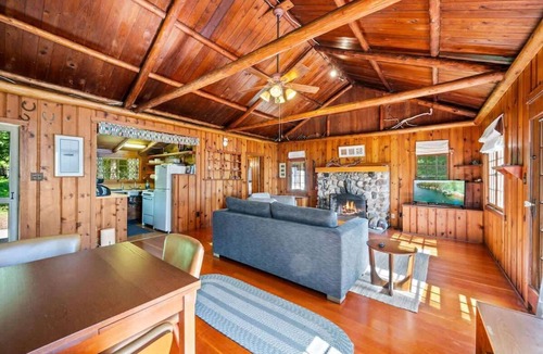 Jacksonport Cabin | Lakefront Cottage · Sunrise Views · Jacksonport