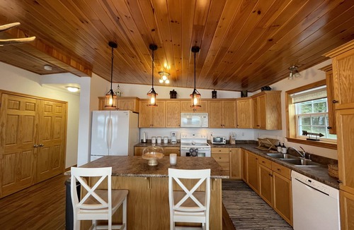 Eagle Lake Cottage | Lakefront cottage with private beach, near trails