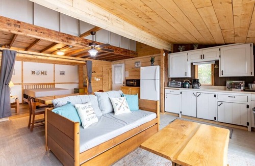 Watertown Cottage | Lakefront Cottage with Private Dock in CT