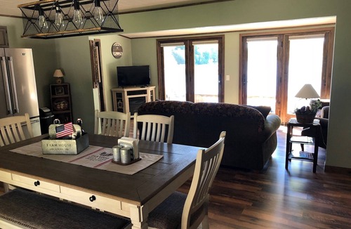 Crivitz Cottage | Lakefront cottage with beautiful sunset views - Perfect Summer getaway