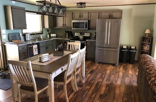 Crivitz Cottage | Lakefront cottage with beautiful sunset views - Perfect Summer getaway