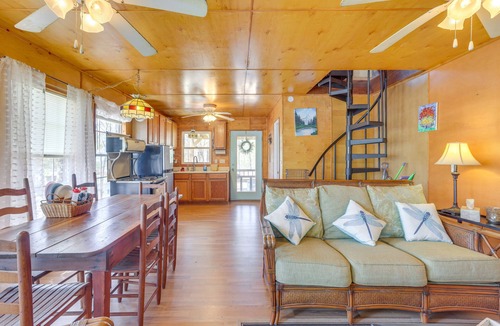 Delta Cabin | Lakefront Delta Cabin Rental w/Boat Dock + Deck!