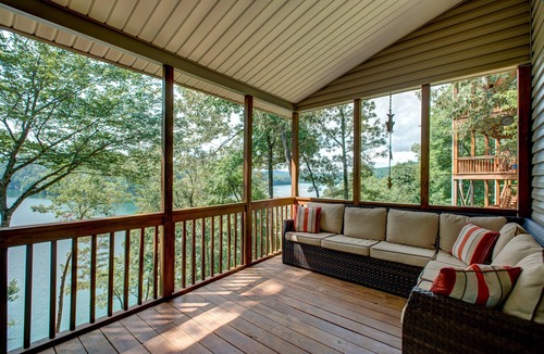 Unaka House | LAKEFRONT Dock Holiday - Hiwassee Lakefront home with Resort Activities!