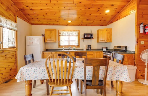 Ainsworth Cabin | Lakefront Duplex in Northwoods: Angler’s Haven!