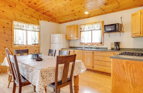 Ainsworth Cabin | Lakefront Duplex in Northwoods: Angler’s Haven!
