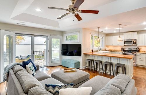 Lake Koshkonong Cottage | Lakefront Edgerton Cottage w/Deck & Grill!