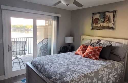 Osage Beach Condo | LAKEFRONT End Unit Condo at 3 Seasons @ 21MM