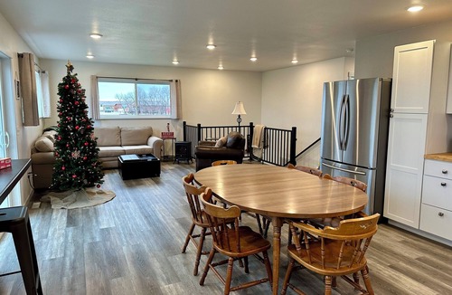 Orrin Cabin | Lakefront Escape: Fish, Kayak, Hammock, Relax. Family and Pet-Friendly!