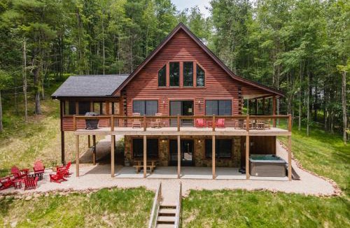 North Glade Hills House | Lakefront Escape
