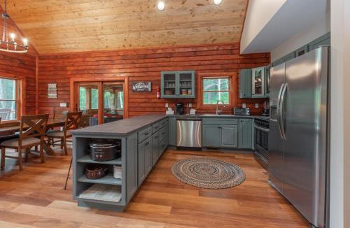 North Glade Hills House | Lakefront Escape