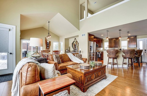 Whitmore Lake House | Lakefront Escape w/Deck: 10 Mi to Ann Arbor!