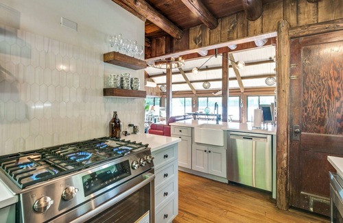 Holmes Cabin | Lakefront Escape with Gorgeous Views a Short Trip from New York City!