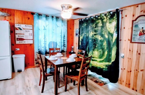 Harrison Cottage | Lakefront/Espresso/Wifi/Games Stocked/Beach/kayaks hammocks/cornhole Darts/Pet