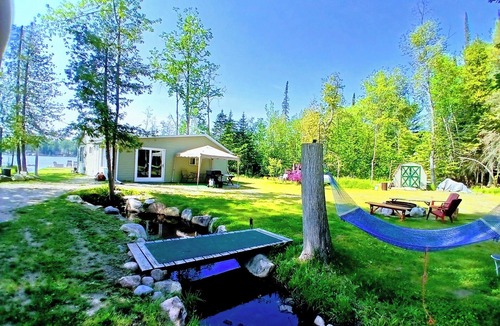 Harrison Cottage | Lakefront/Espresso/Wifi/Games Stocked/Beach/kayaks hammocks/cornhole Darts/Pet