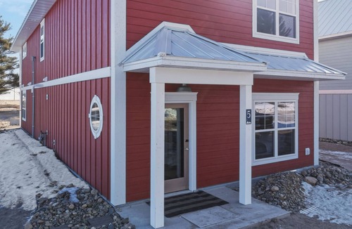 Garrison Apartment | Lakefront Family Studio Sleeps 6