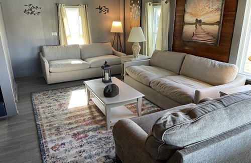 Carlton House | Lakefront Farmhouse with 2 acres to enjoy - Fish, Kayak, or launch your boat!