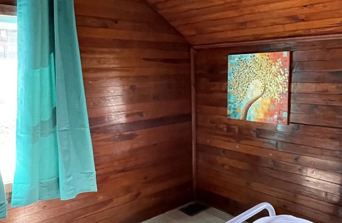 Carlton House | Lakefront Farmhouse with 2 acres to enjoy - Fish, Kayak, or launch your boat!