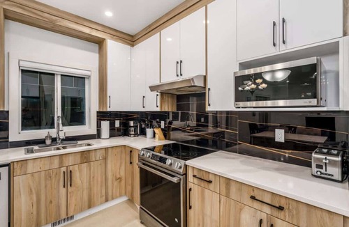 Airdrie House | Lakefront, Fireplace, 90 min Banff, AC