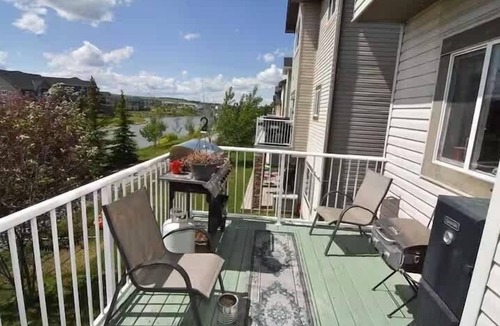 Airdrie House | Lakefront, Fireplace, 90 min Banff, AC