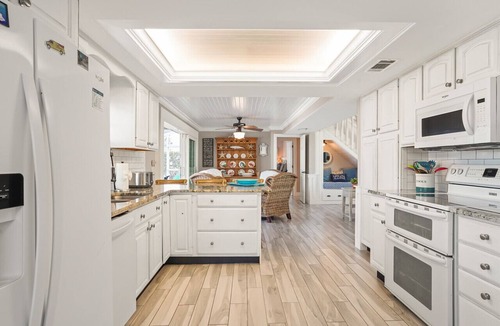 Fort Myers House | Lakefront, Free Heated Pool, Spa, Kayaks, Bikes, Fishing & Beach gear & More
