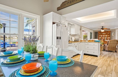 Fort Myers House | Lakefront, Free Heated Pool, Spa, Kayaks, Bikes, Fishing & Beach gear & More