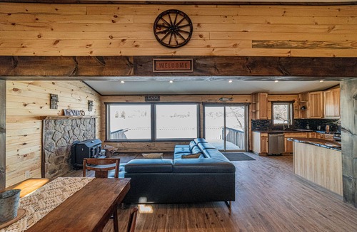 Irons House | Lakefront fully renovated log cabin perfect location